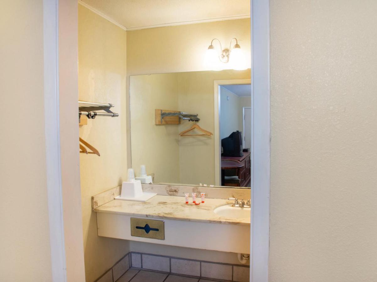 Rest Inn - Extended Stay, I-40 Airport, Wedding & Event Center Amarillo Dış mekan fotoğraf